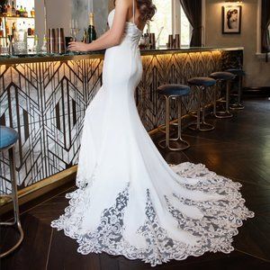 KLEINFELD BRIDAL Unaltered Wedding Gown